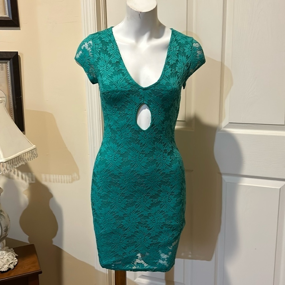 Nightcap Emerald Green Lace dress. NIOP. Size 1/XS